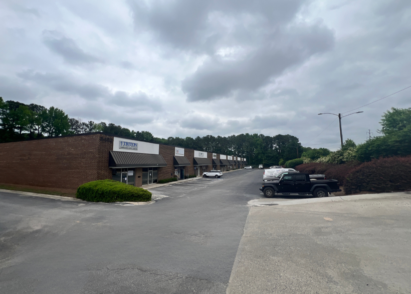 3480 Oakcliff Rd, Doraville, GA for rent - Building Photo - Image 1 of 5