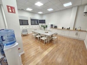 Retail in Malgrat de Mar, Barcelona to rent Interior Photo- Image 2 of 16
