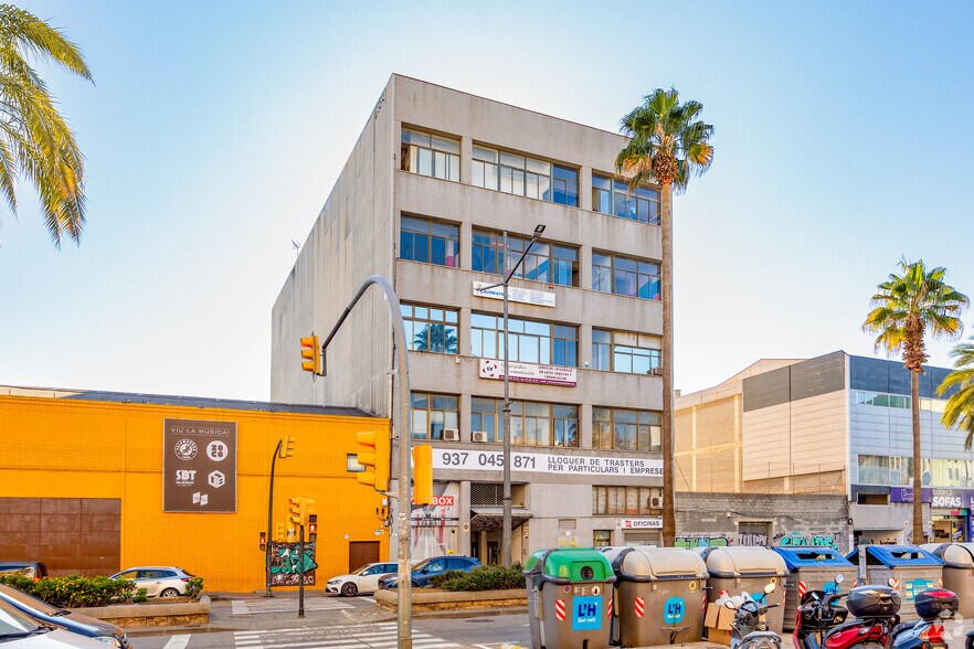 Industrial in L'Hospitalet de Llobregat, Barcelona to rent - Building Photo - Image 2 of 5