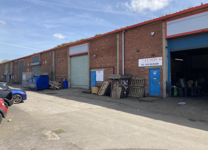 43 Darnall Rd, Sheffield to rent - Building Photo - Image 1 of 2