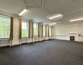 77 High St, Eaton Bray to rent Interior Photo- Image 2 of 9