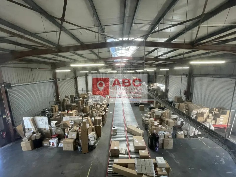 Location Local d'activités 2 096 m² - Photo 1