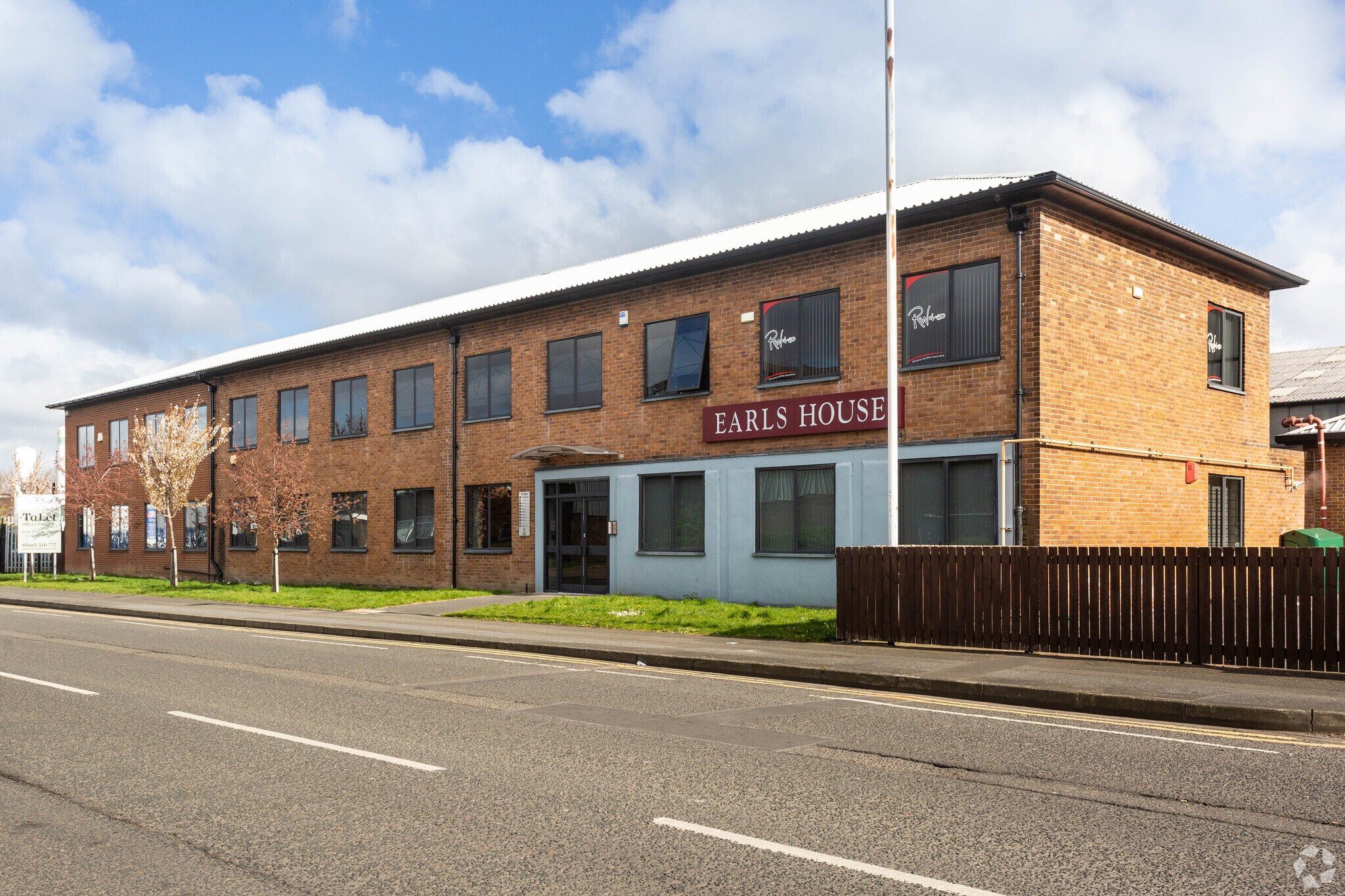 Earlsway, Gateshead to rent Building Photo- Image 1 of 3