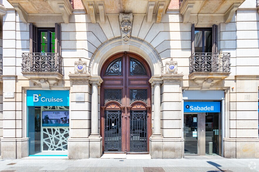 Office in Barcelona, Barcelona to rent - Building Photo - Image 2 of 7