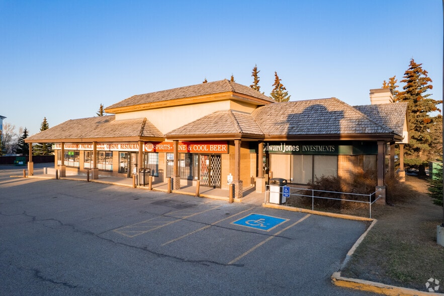 Hawkwood Village Shopping Centre portfolio of 8 properties for sale on LoopNet.co.uk - Primary Photo - Image 3 of 8