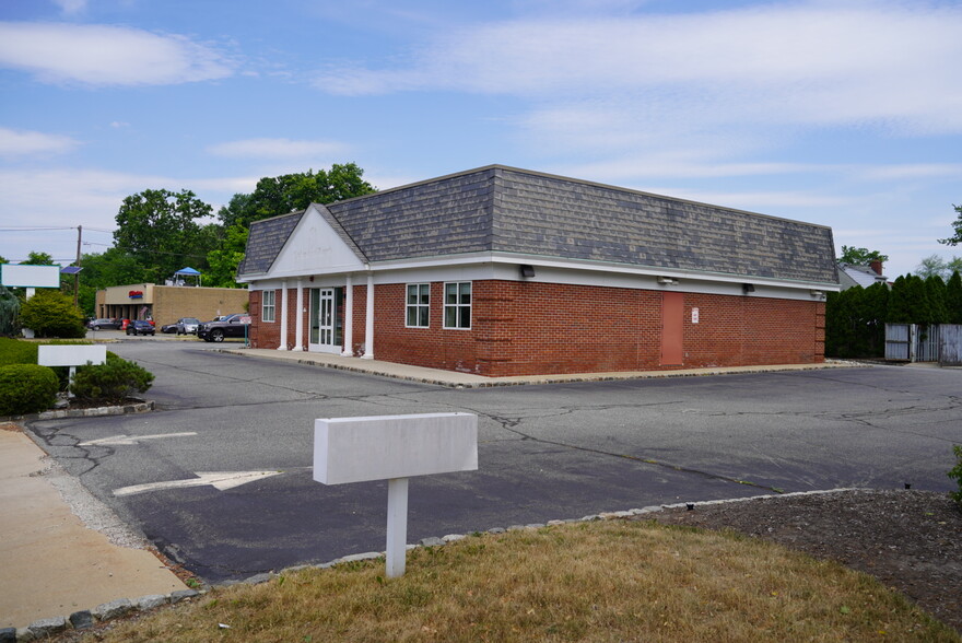 995 Bloomfield Ave, West Caldwell, NJ for rent - Building Photo - Image 3 of 11