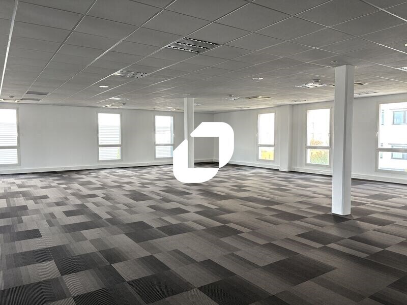 Office in Saint-Priest to rent Building Photo- Image 1 of 32