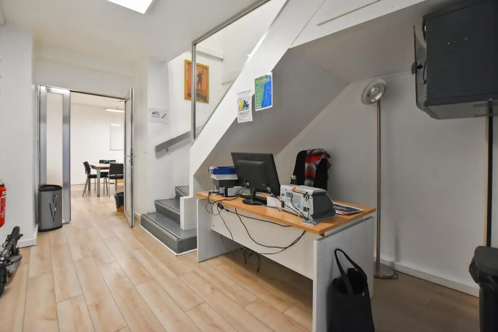 Location Bureaux 120 m² - Photo 1