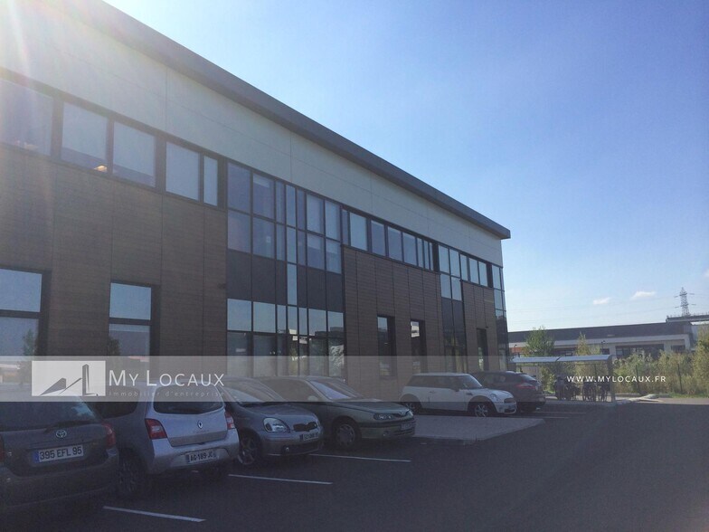 Light Industrial in Villeneuve-la-Garenne to rent - Building Photo - Image 3 of 4