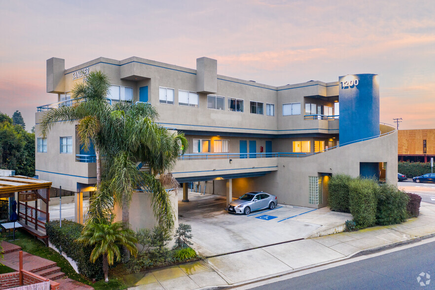 1200 Artesia Blvd, Hermosa Beach, CA for rent - Primary Photo - Image 1 of 5