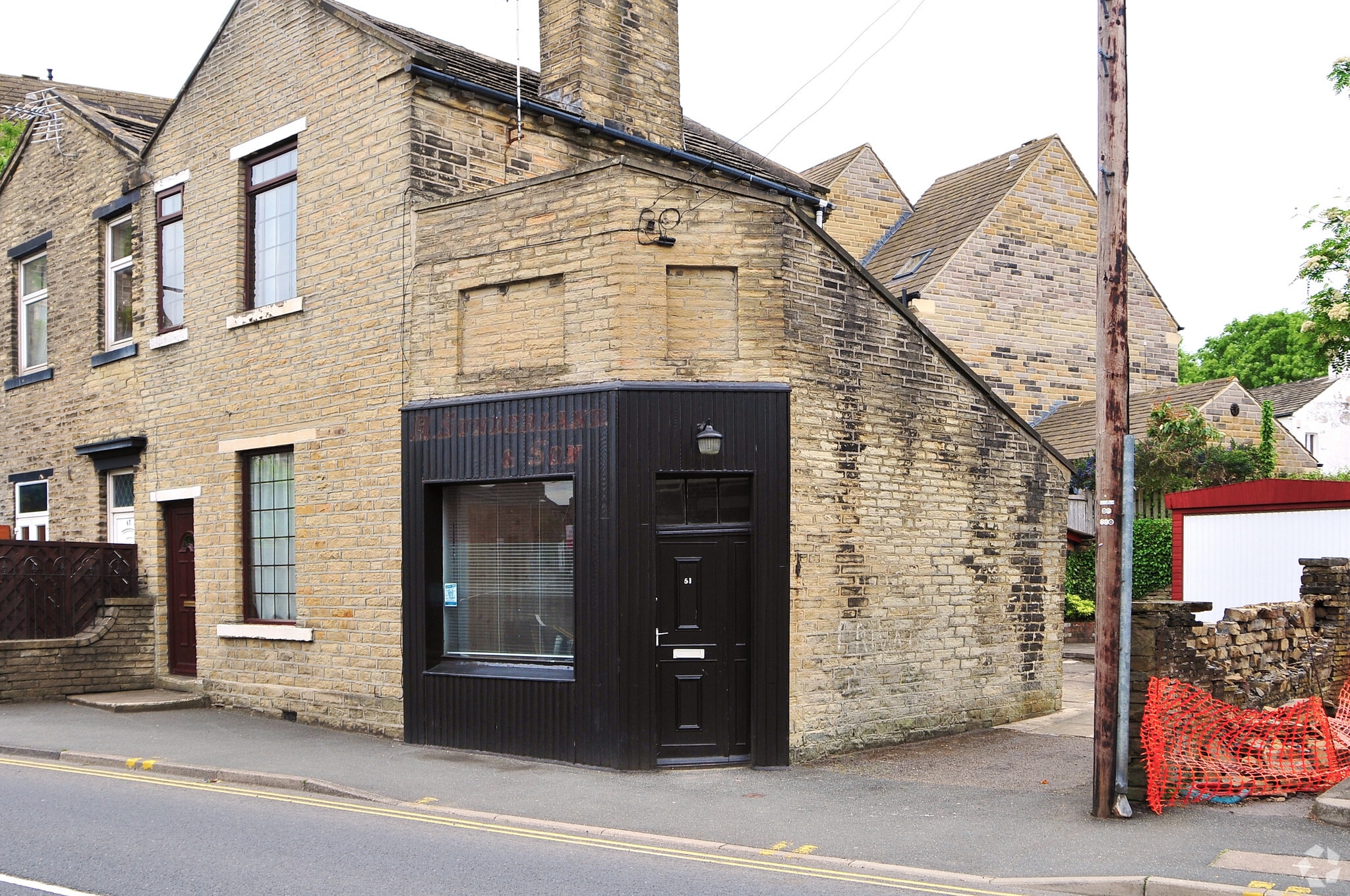 51 Towngate, Northowram to rent Primary Photo- Image 1 of 4