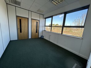 12 William Prance Rd, Plymouth to rent Interior Photo- Image 2 of 6