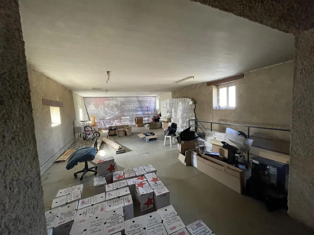 Location Commerce 180 m² - Photo 1