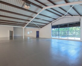 Stakehill Ln, Manchester to rent Interior Photo- Image 2 of 3