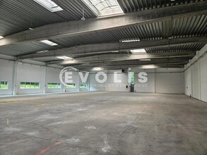 8 Rue Jacqueline Auriol, Chilly-Mazarin to rent Interior Photo- Image 1 of 2