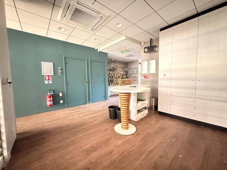Retail in Colomiers for sale - Interior Photo - Image 3 of 13
