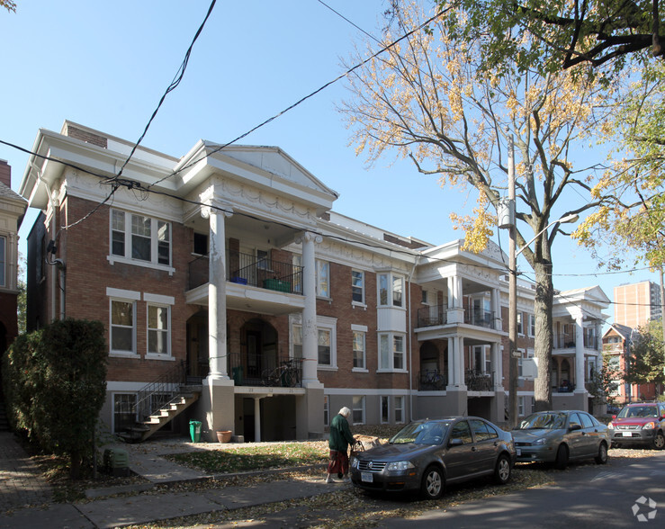 112-140 Cowan Ave, Toronto, ON for sale - Primary Photo - Image 1 of 1