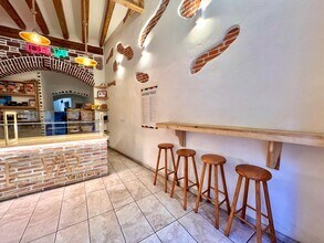 Retail in Reus, Tarragona to rent Interior Photo- Image 2 of 20