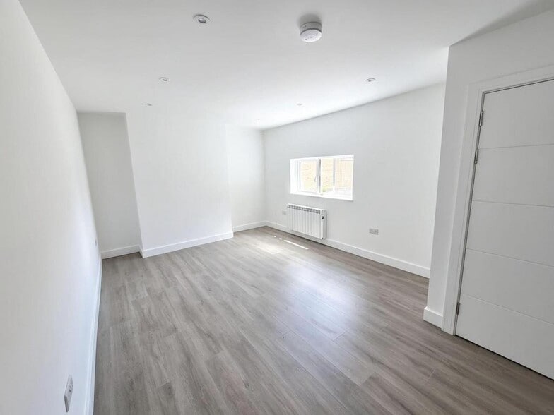 29-30 High St, Dudley to rent - Building Photo - Image 3 of 4