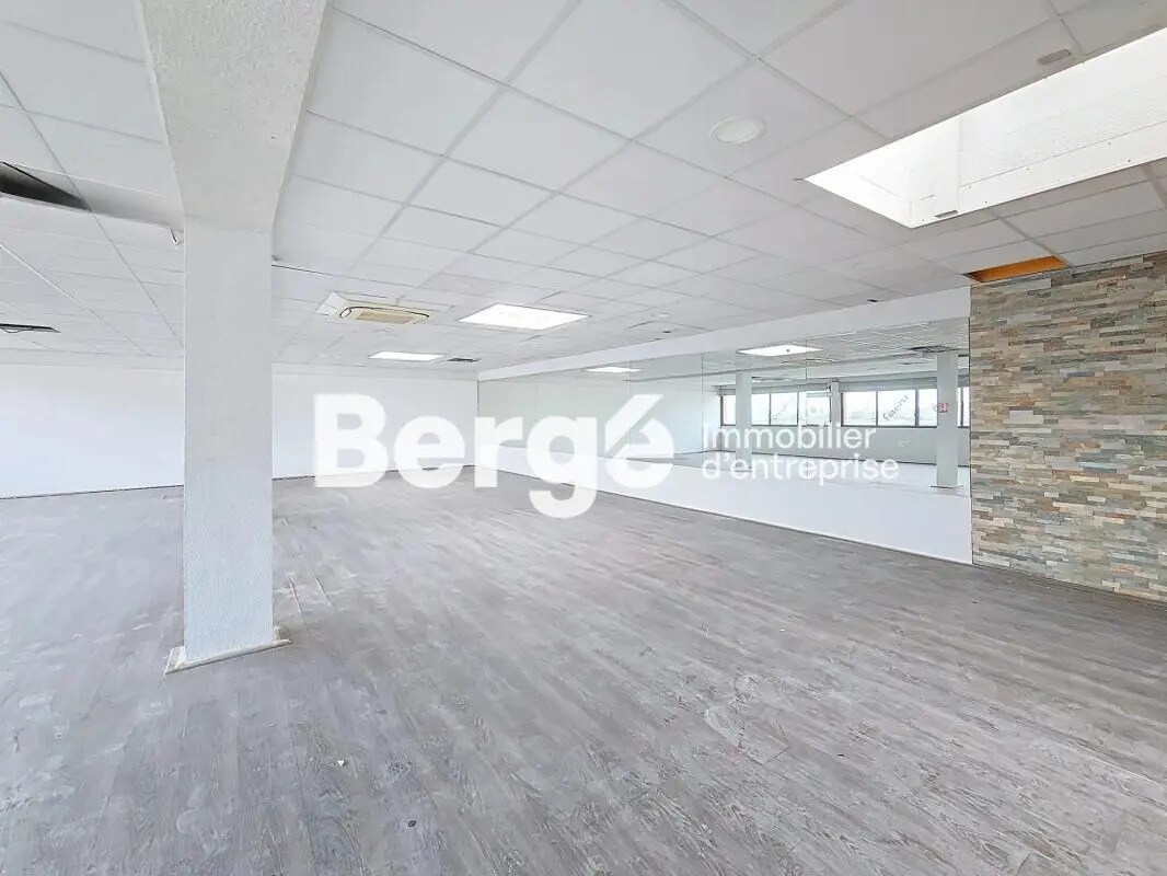 Office in Cannes for sale Interior Photo- Image 1 of 5