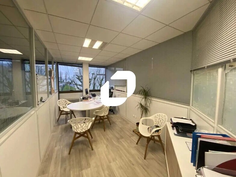 Office in Osny to rent - Interior Photo - Image 3 of 10
