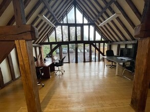 4 Hillside Rd, Aldershot to rent Building Photo- Image 1 of 8