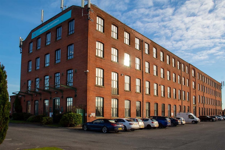 Albert St, Oldham to rent - Building Photo - Image 2 of 6
