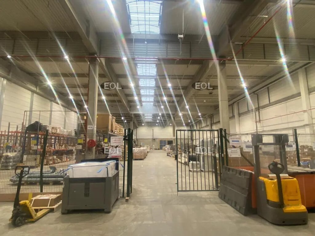 Location Entrepôt 6 388 m² - Photo 1