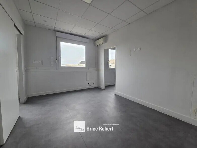 28 Rue De La République, Décines-Charpieu to rent - Interior Photo - Image 3 of 14