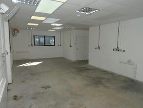 Bell Close, Plymouth to rent Interior Photo- Image 2 of 5