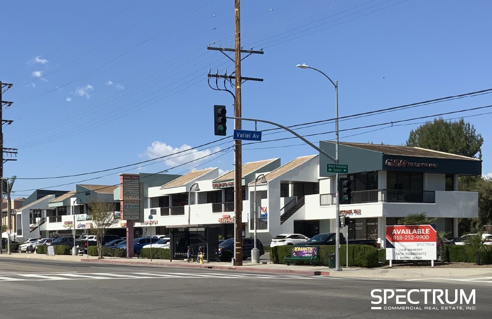 21101-21163 Victory Blvd, Canoga Park, CA to rent Building Photo- Image 1 of 23