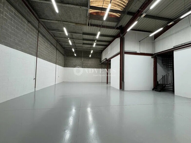 Light Industrial in Le Thillay to rent - Building Photo - Image 3 of 20