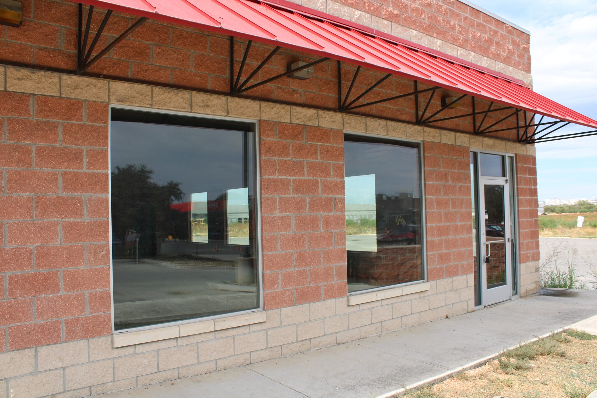 3201 Commercial Cir, New Braunfels, TX to rent Building Photo- Image 1 of 14
