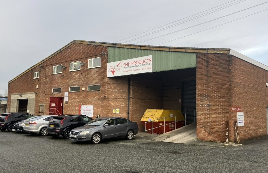 121 Birchley St, St Helens to rent Building Photo- Image 1 of 9