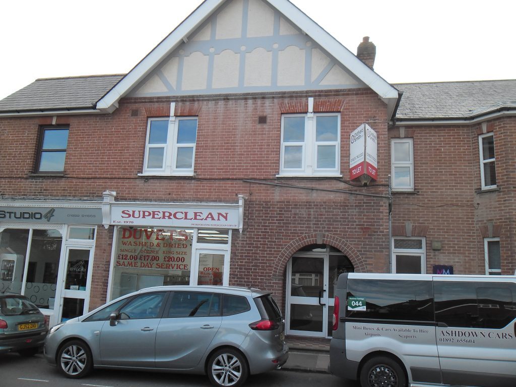 Whitehill Rd, Crowborough to rent Building Photo- Image 1 of 2