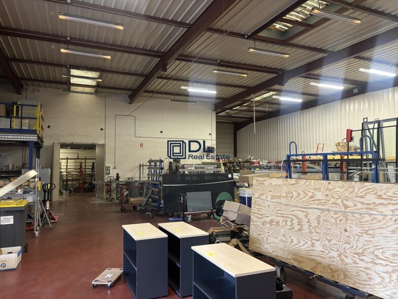 Industrial in Draveil to rent - Interior Photo - Image 3 of 6