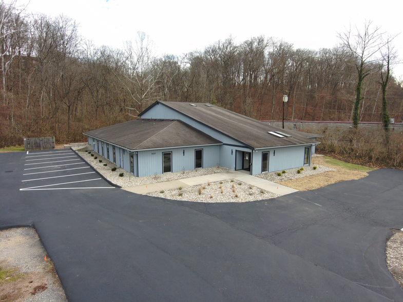 6620 Clough Pike, Cincinnati, OH for rent - Building Photo - Image 3 of 7