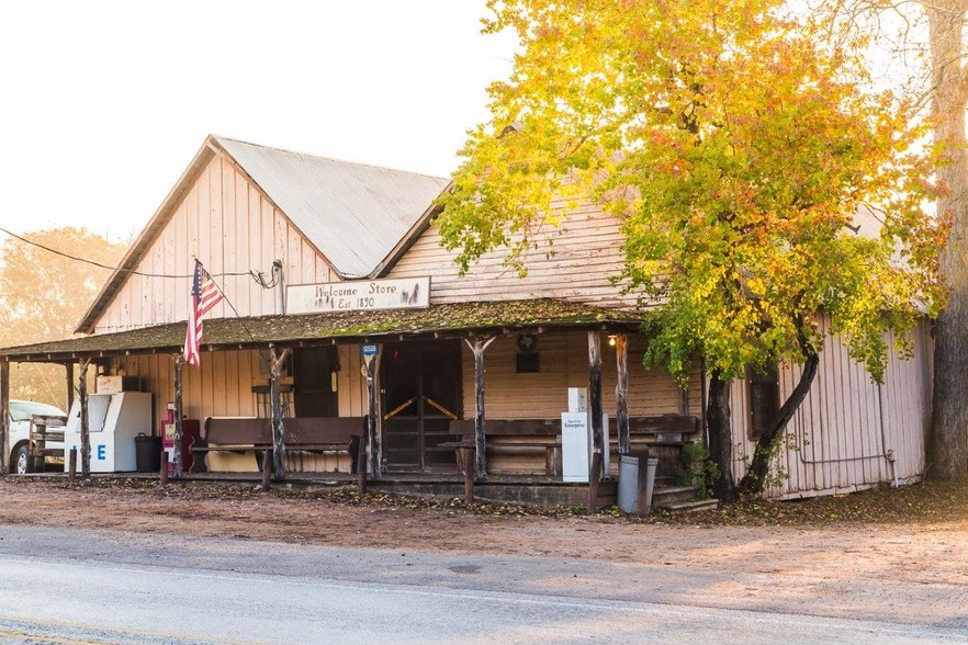 12528 FM 109, Industry, TX for sale - Primary Photo - Image 1 of 1