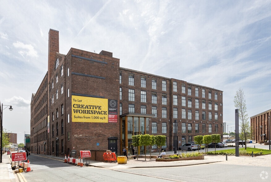 Marshall St, Leeds to rent - Building Photo - Image 2 of 4