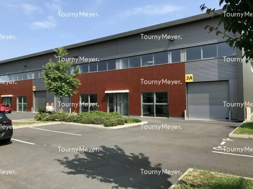 Location Local d'activités 315 m² - Photo 1