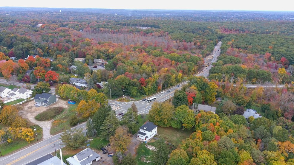 1646 Old Louisquisset Pike, Lincoln, RI for sale - Primary Photo - Image 1 of 1