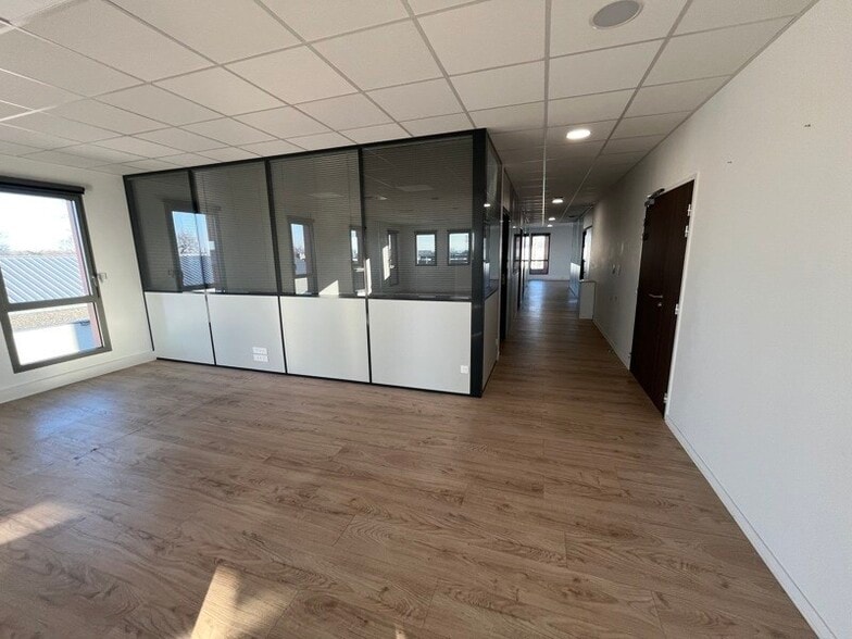 Office in Chassieu for sale - Interior Photo - Image 2 of 4