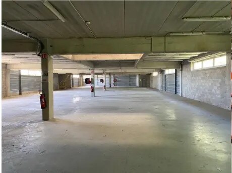 Industrial in Aubagne to rent Interior Photo- Image 1 of 2