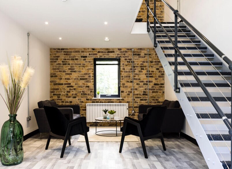 Old Ipswich Rd, Ardleigh to rent - Interior Photo - Image 2 of 31