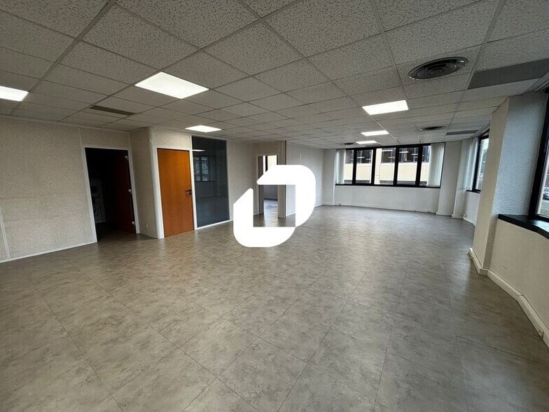 Office in SAINT-DIDIER-AU-MONT-D'OR to rent - Interior Photo - Image 2 of 12