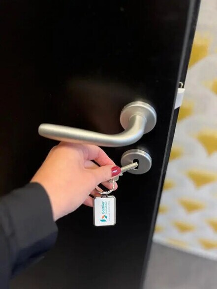 Office in Vannes for sale - Building Photo - Image 3 of 4