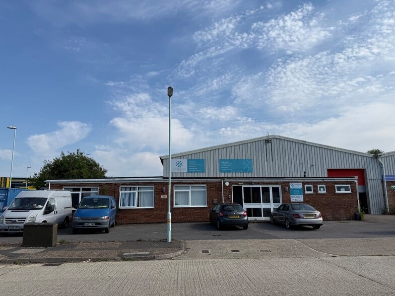 Unit 1 Easting Close, Worthing to rent - Building Photo - Image 3 of 19