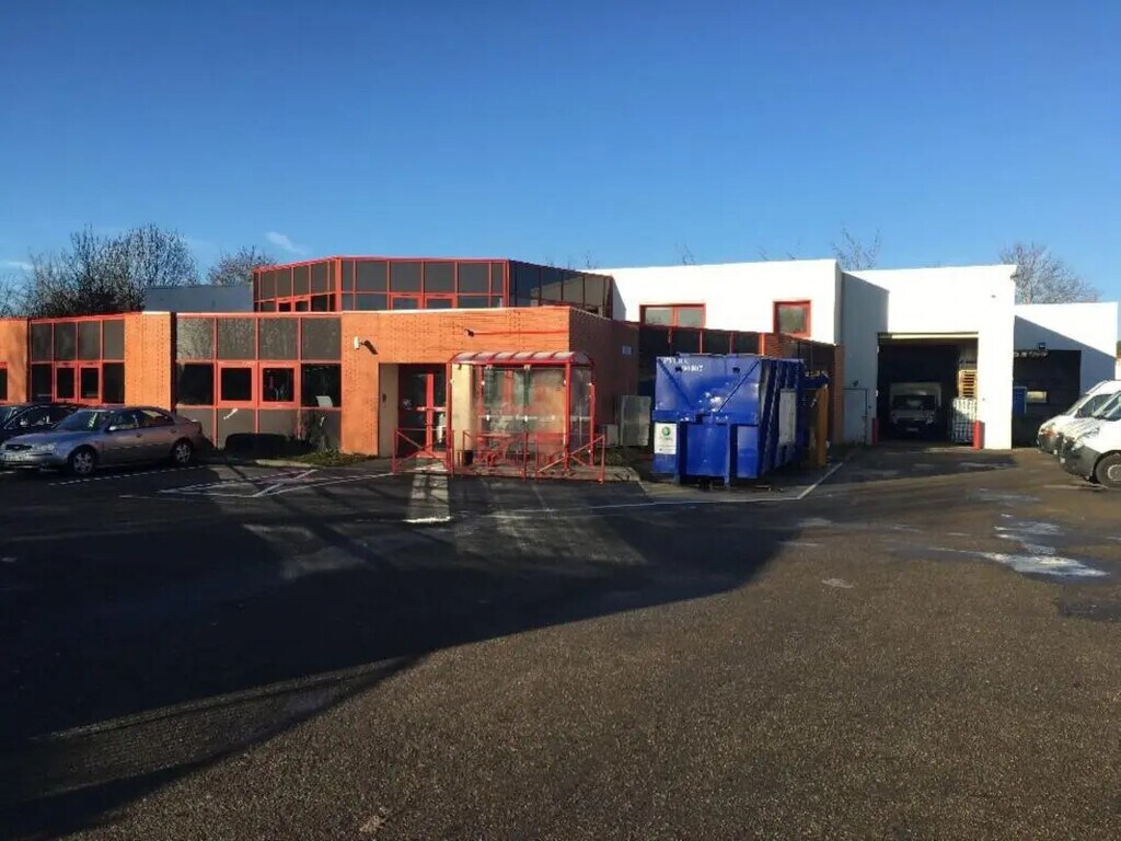 Vente Bureaux 1 850 m² - Photo 1