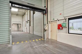 Light Industrial in Saint-Priest to rent Interior Photo- Image 2 of 15