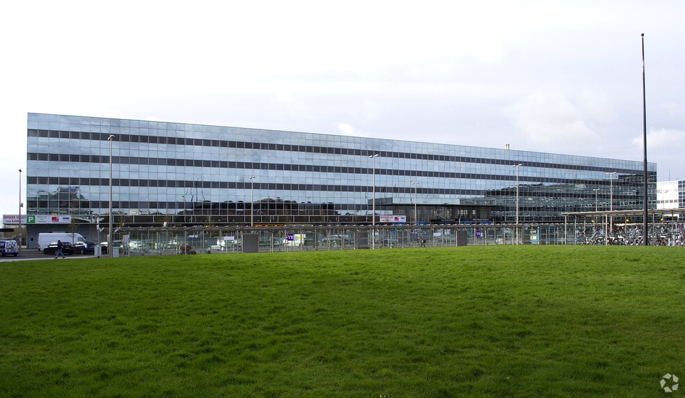 Elder Gate, Milton Keynes to rent - Building Photo - Image 3 of 65